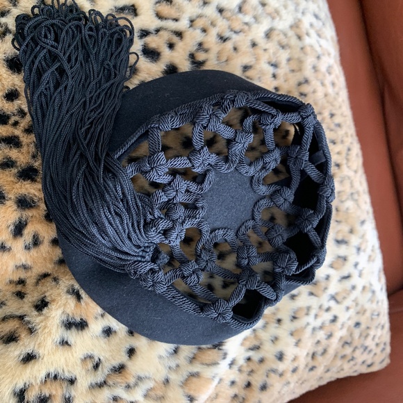 Vintage 1943 Black Macrame Wool Hat with Tassel Marshall Fields Chicago - Picture 6 of 9